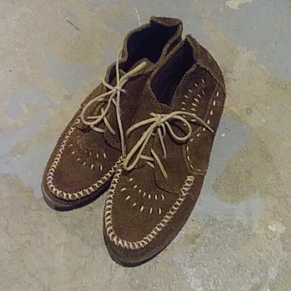 Minnetonka moccassins - Picture 1 of 4
